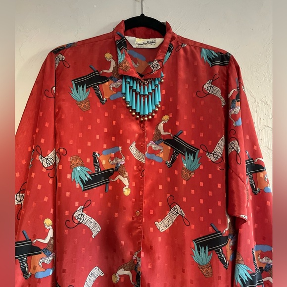 Beautiful Vintage DVF blouse - Picture 15 of 15